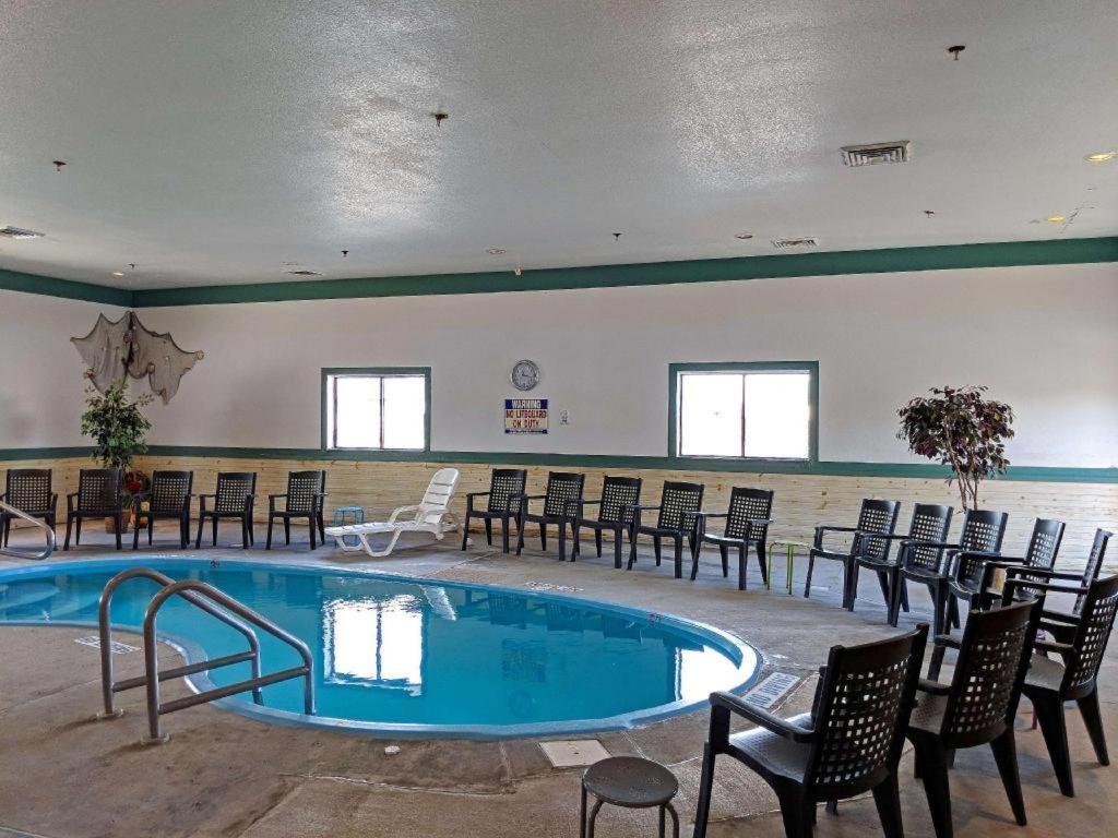 Americas Best Value Inn Торингтън Екстериор снимка