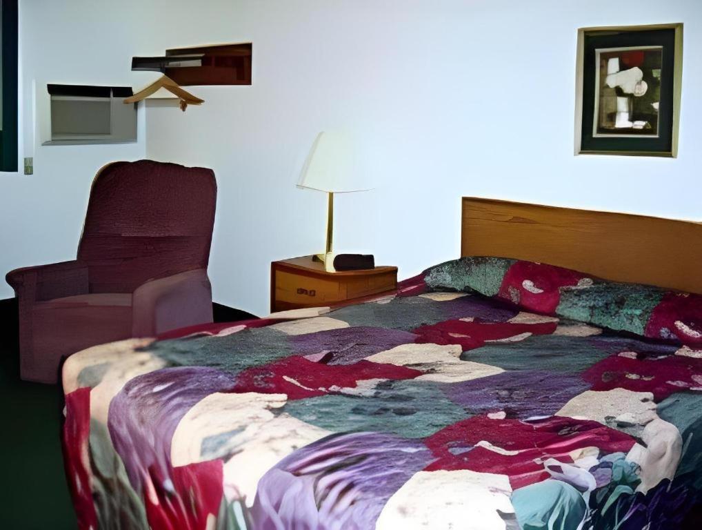 Americas Best Value Inn Торингтън Екстериор снимка