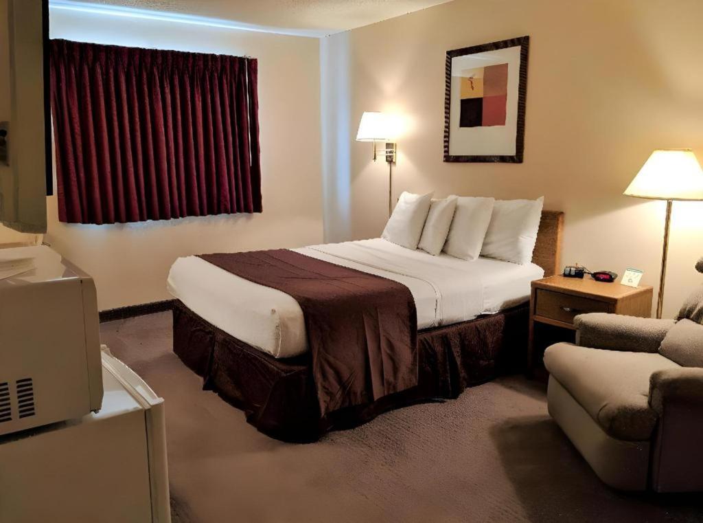 Americas Best Value Inn Торингтън Екстериор снимка