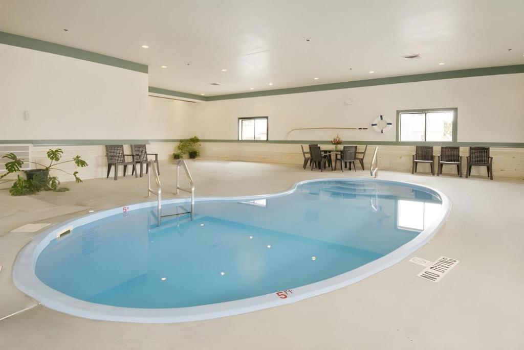 Americas Best Value Inn Торингтън Екстериор снимка